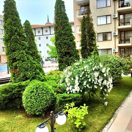 Sunny Victoria Penthouse Apartament