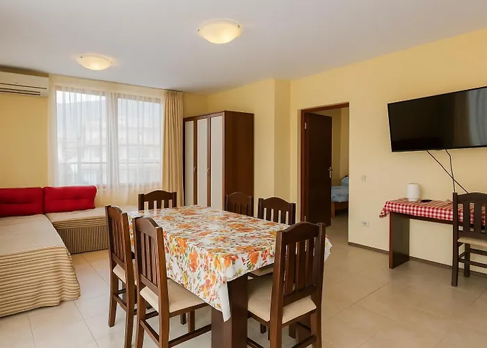 Sunny Victoria Penthouse Slantschew brjag