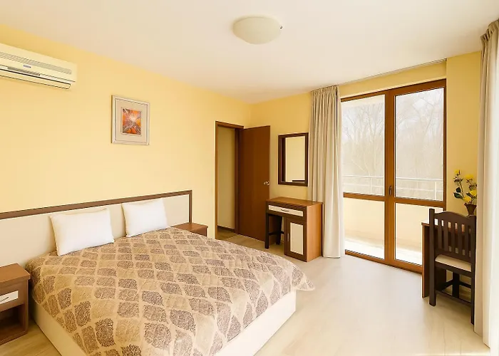 Sunny Victoria Penthouse Apartment *