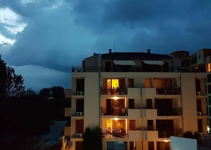 شقة Sunny Victoria Penthouse *