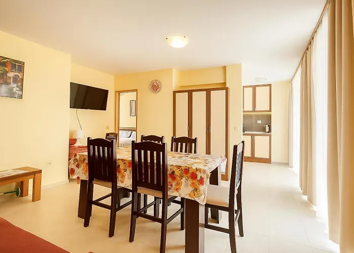 شقة Sunny Victoria Penthouse *